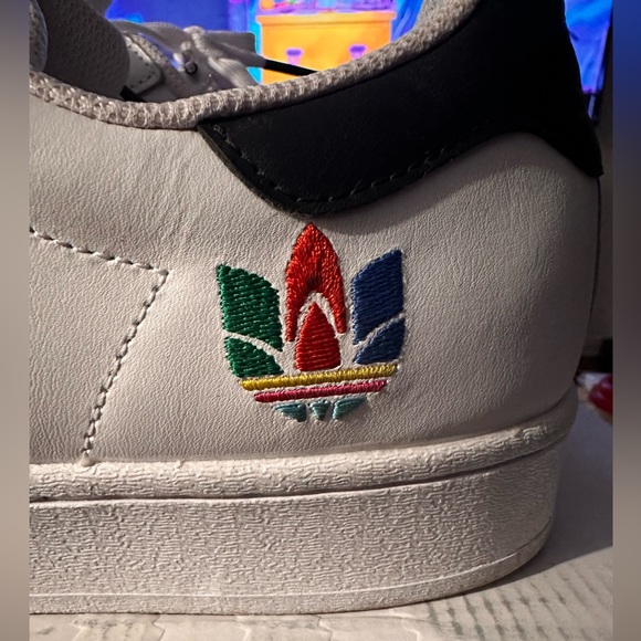 Adidas Superstar Inclusive sneakers - Like NEW! (Wore once) - Picture 3 of 9